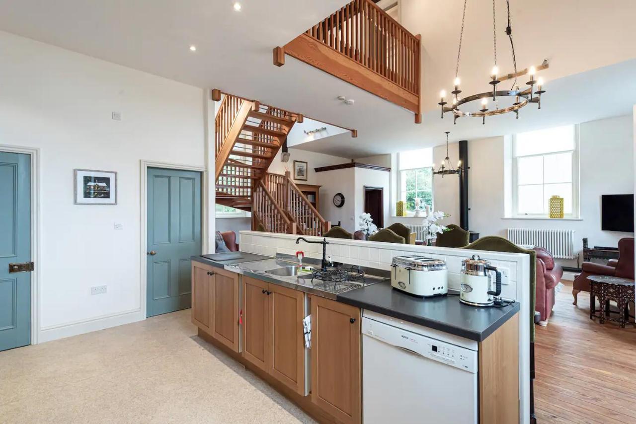Converted Chapel, Stunning Sea & Mountain Views! Penmaen-mawr Eksteriør bilde